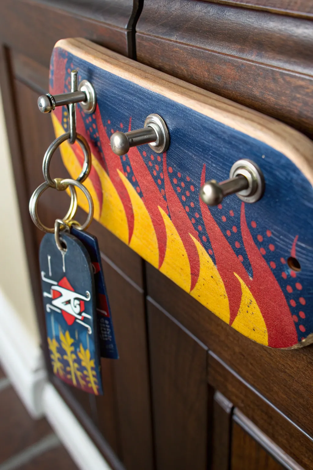 16+ Creative Upcycled Skateboard Ideas for Your Home